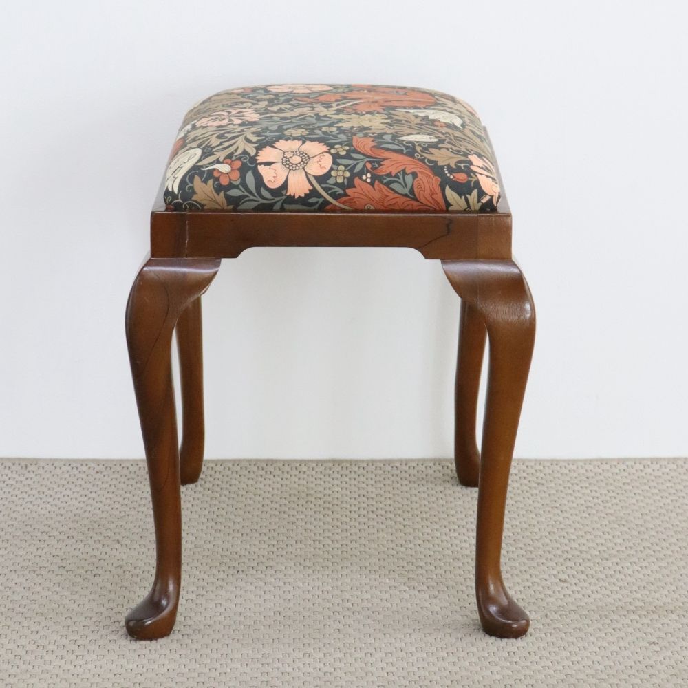 オシャレな猫脚♪ スツール VC107-119MORRIS