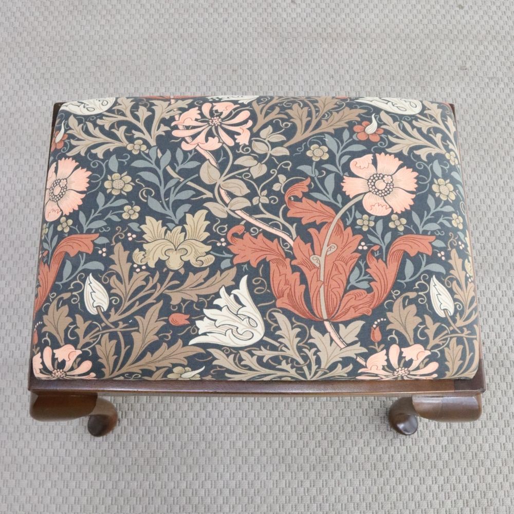 オシャレな猫脚♪ スツール VC107-119MORRIS