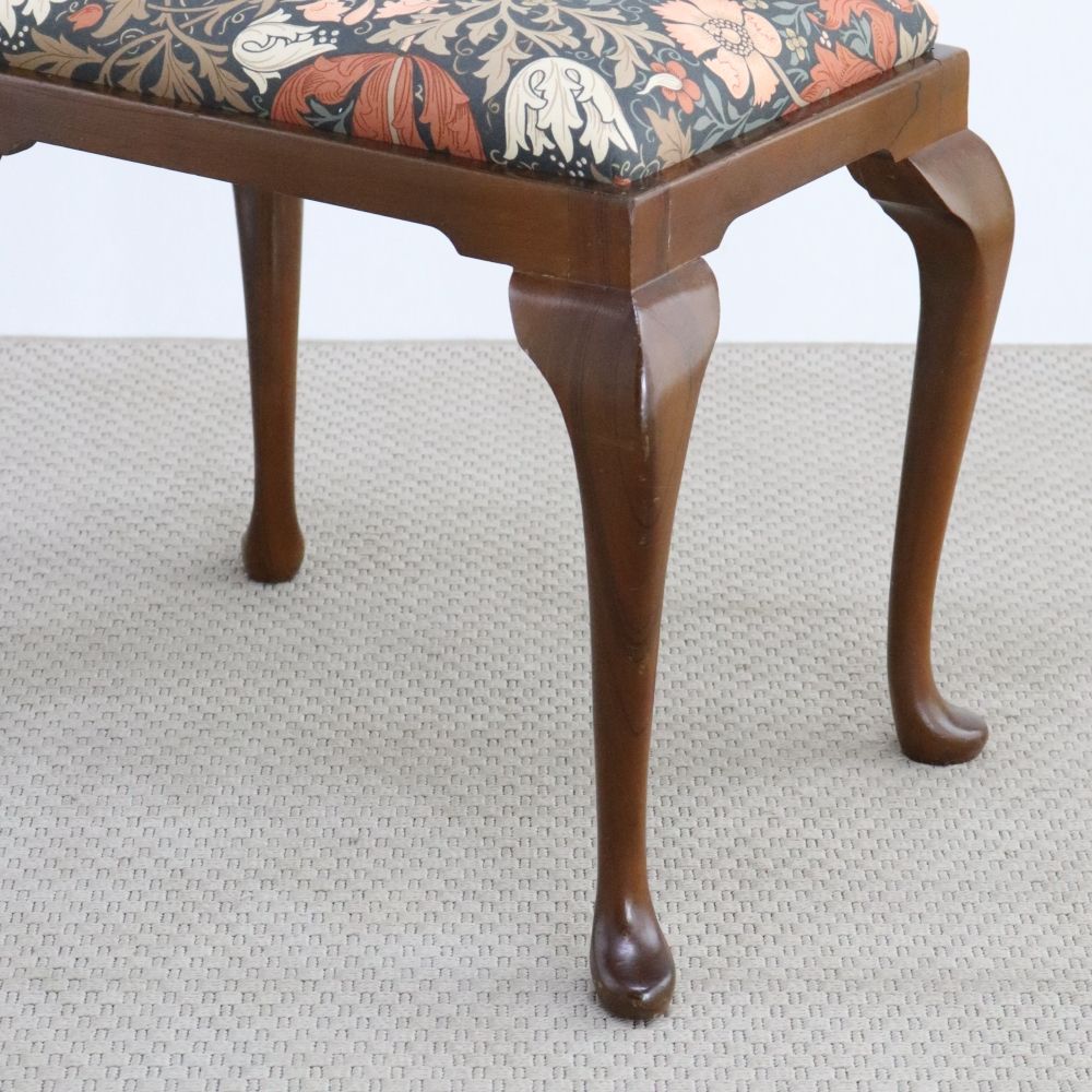 オシャレな猫脚♪ スツール VC107-119MORRIS