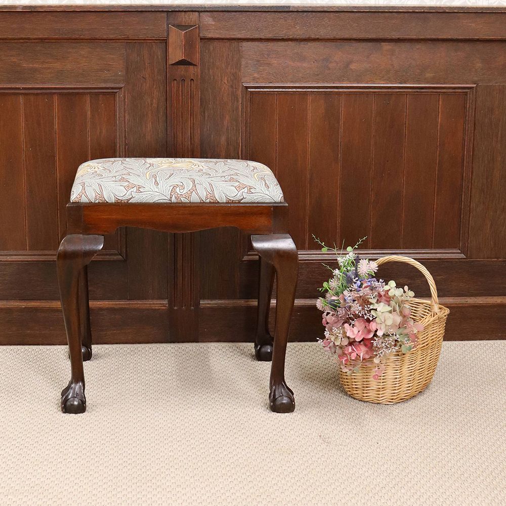 エレガントなクロウ&ボール♪ スツール VC107-120MORRIS