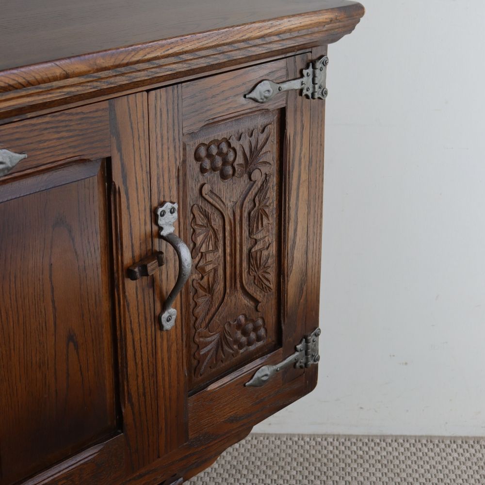 手仕事の技を堪能♪ サイドボード【WEBBER FURNITURE】 VC107-181