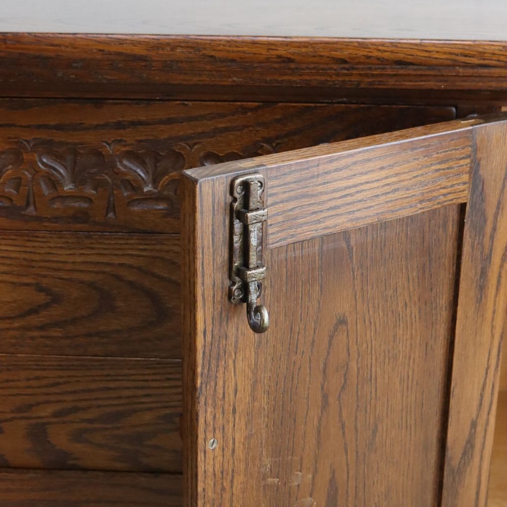 手仕事の技を堪能♪ サイドボード【WEBBER FURNITURE】 VC107-181