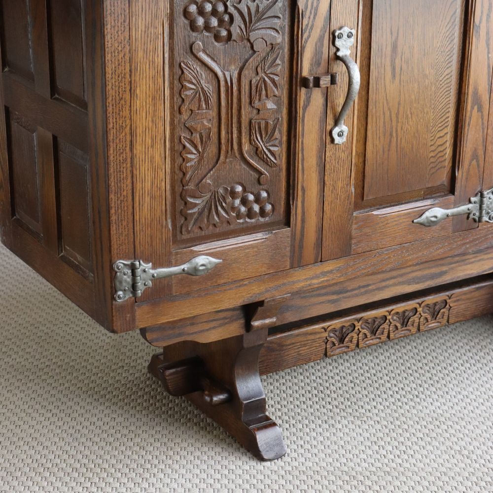 手仕事の技を堪能♪ サイドボード【WEBBER FURNITURE】 VC107-181