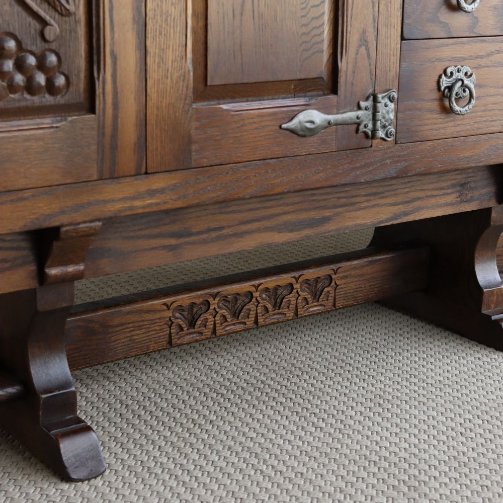 手仕事の技を堪能♪ サイドボード【WEBBER FURNITURE】 VC107-181