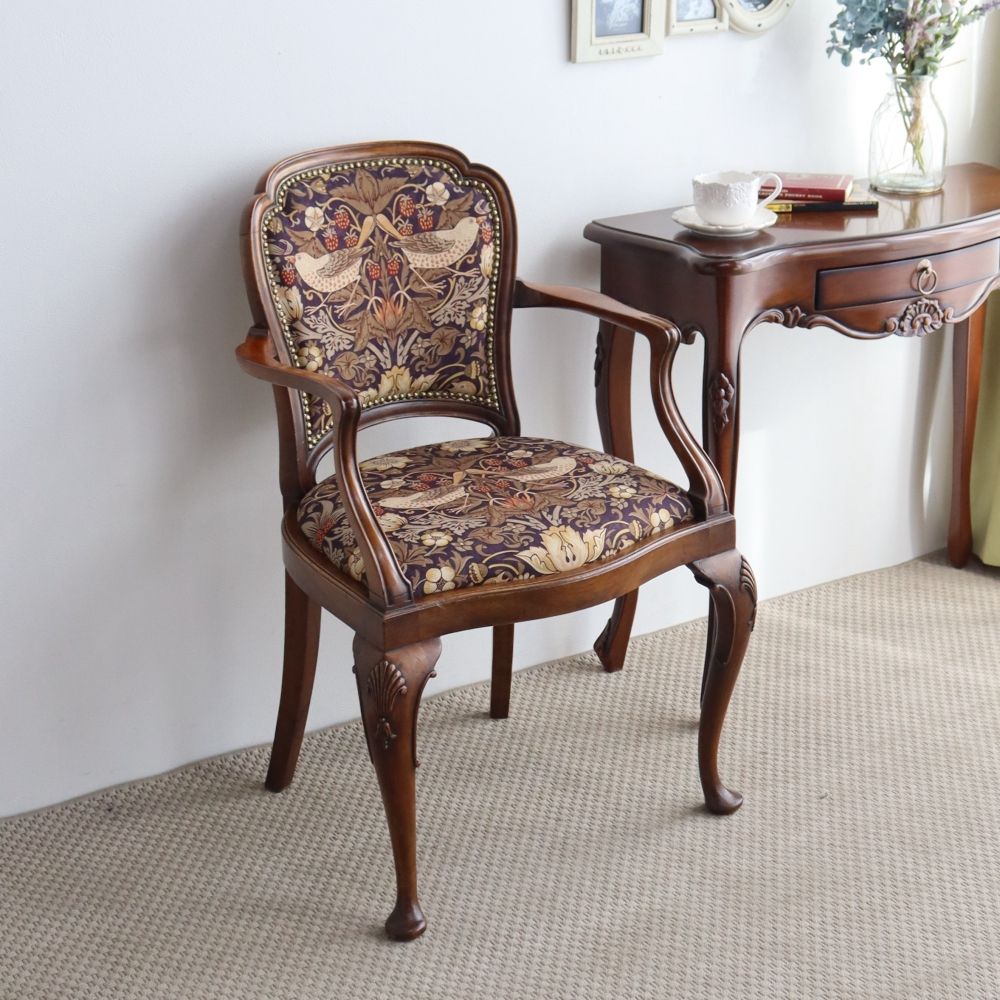 オシャレな猫脚です♪ アームチェア VC107-188002MORRIS