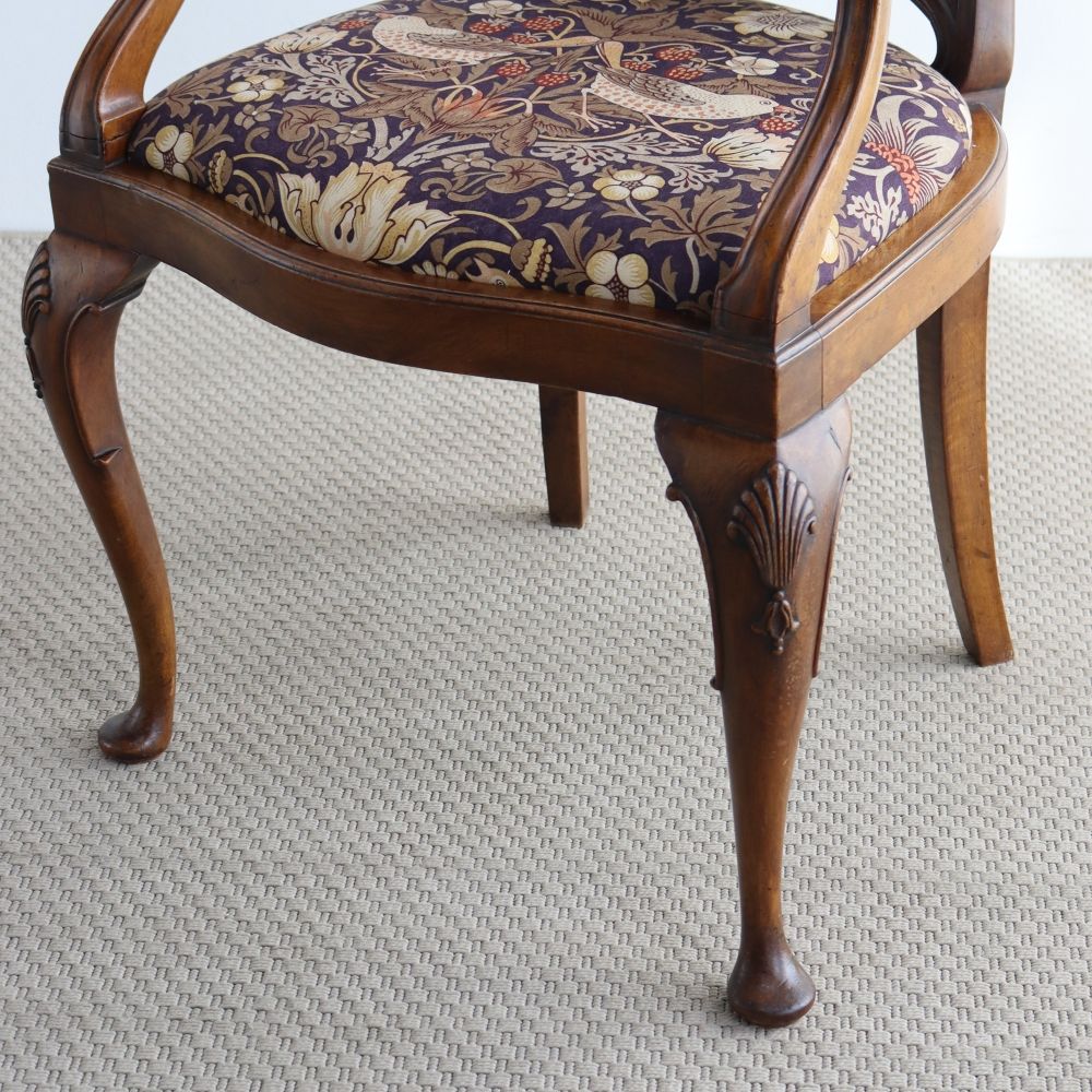 オシャレな猫脚です♪ アームチェア VC107-188002MORRIS