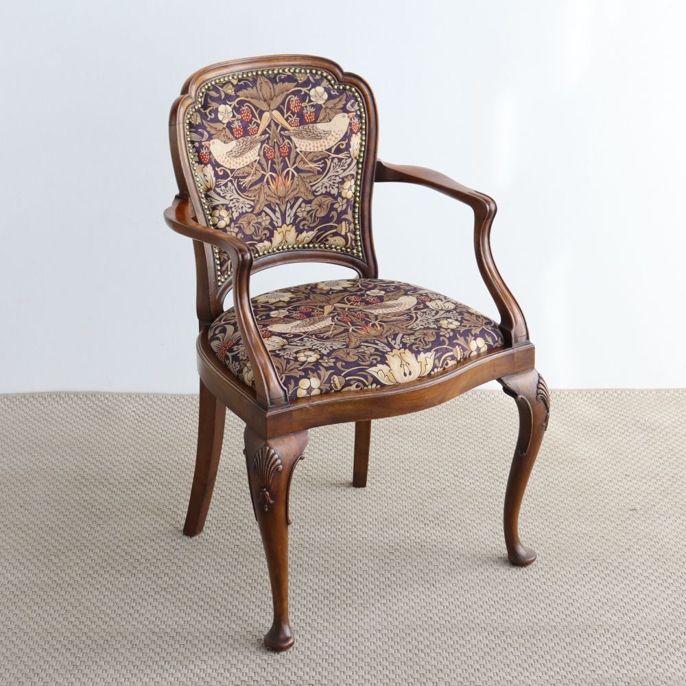 オシャレな猫脚です♪ アームチェア VC107-188002MORRIS