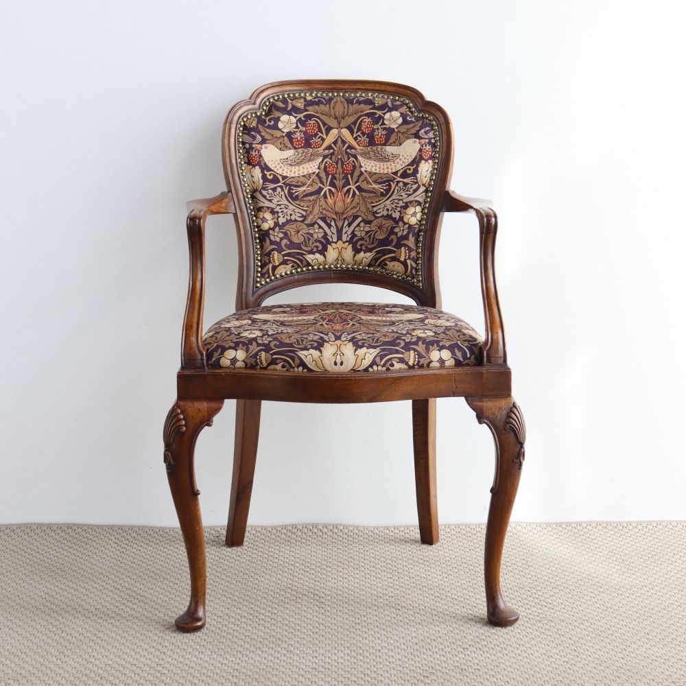 オシャレな猫脚です♪ アームチェア VC107-188002MORRIS