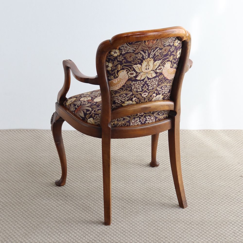 オシャレな猫脚です♪ アームチェア VC107-188002MORRIS