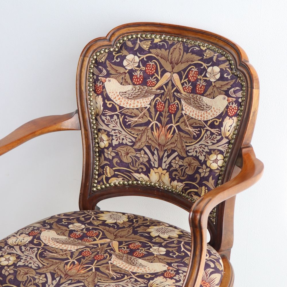 オシャレな猫脚です♪ アームチェア VC107-188002MORRIS