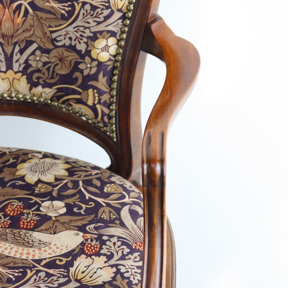 オシャレな猫脚です♪ アームチェア VC107-188002MORRIS