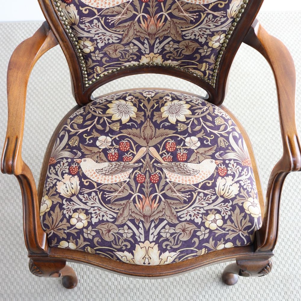 オシャレな猫脚です♪ アームチェア VC107-188002MORRIS