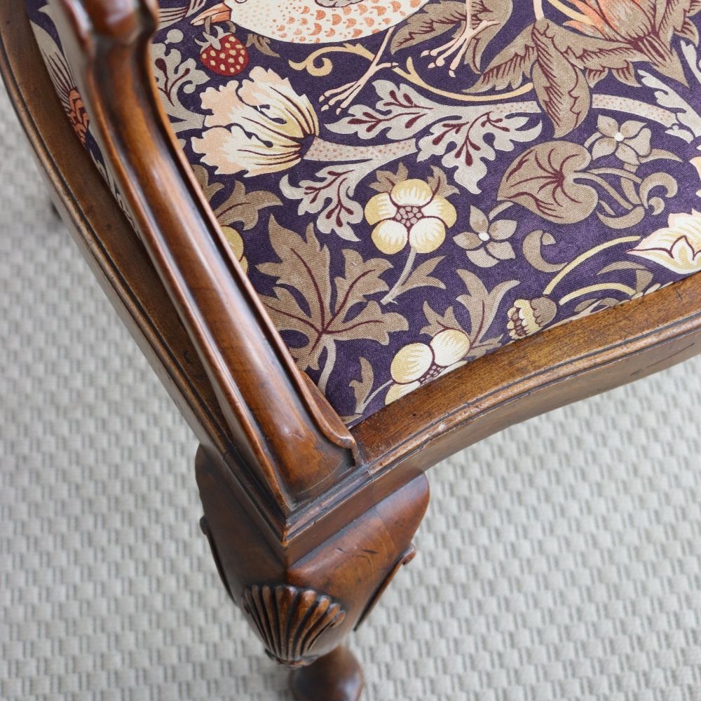 オシャレな猫脚です♪ アームチェア VC107-188002MORRIS