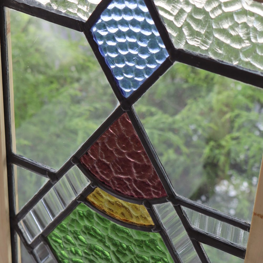 カラフルな幾何学模様♪ アンティーク・ステンドグラス VC109-011005