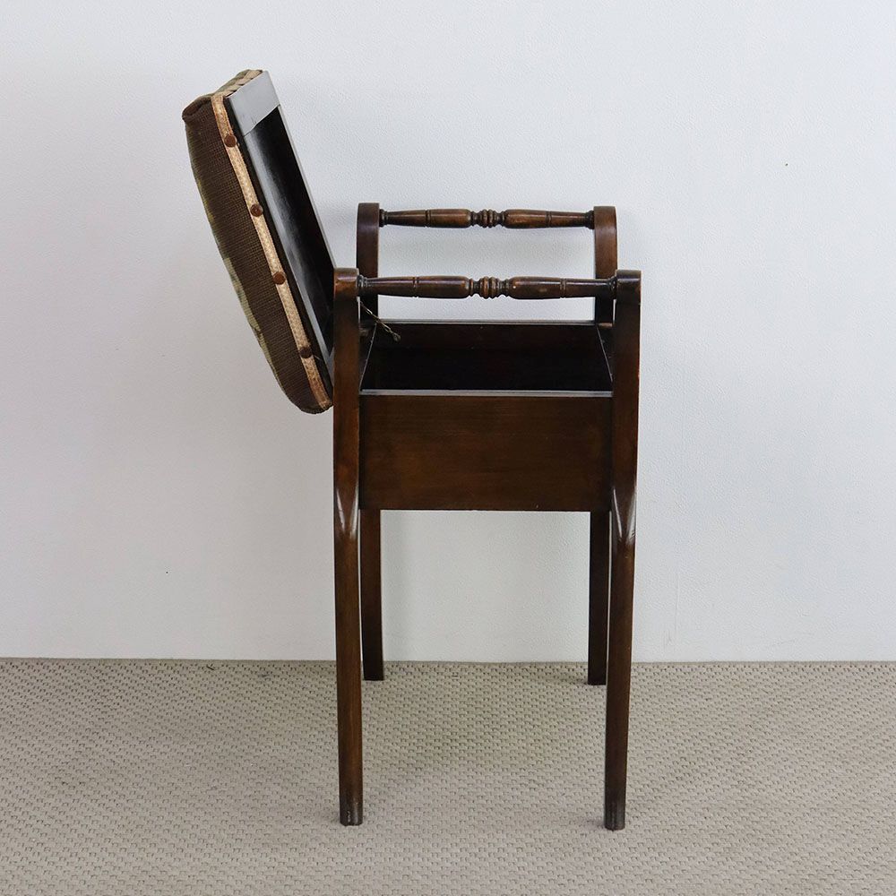 オシャレな刺繍の座面です♪ ピアノスツール VC109-121