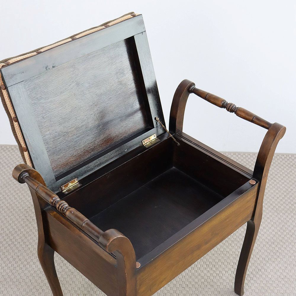 オシャレな刺繍の座面です♪ ピアノスツール VC109-121