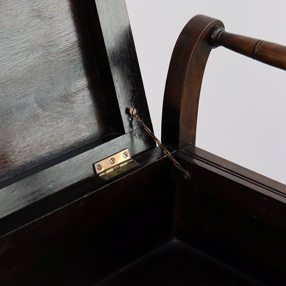 オシャレな刺繍の座面です♪ ピアノスツール VC109-121