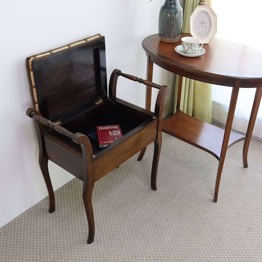 オシャレな刺繍の座面です♪ ピアノスツール VC109-121