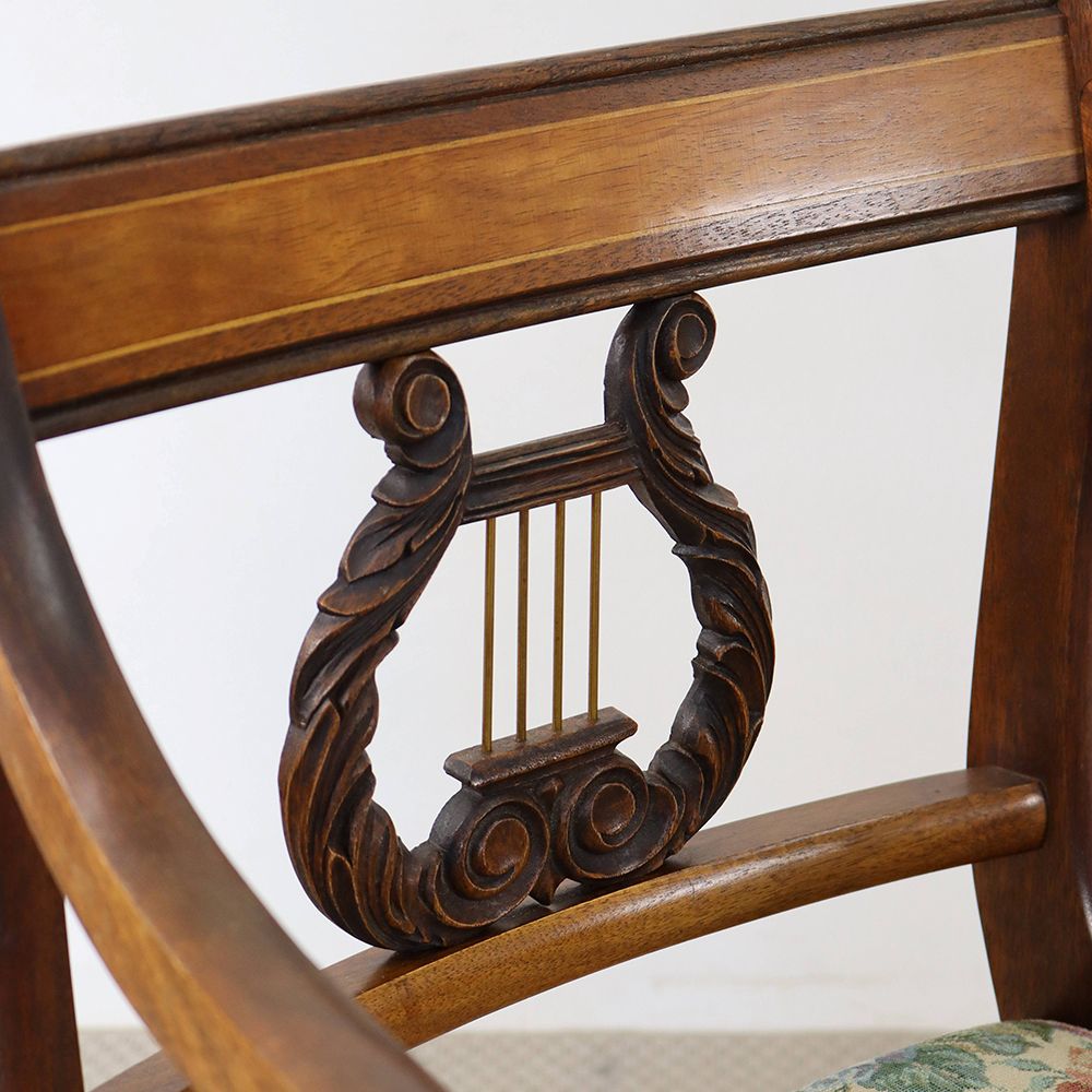 アームがクルン♪ リラ(Lyre)バックアームチェア VC109-207001