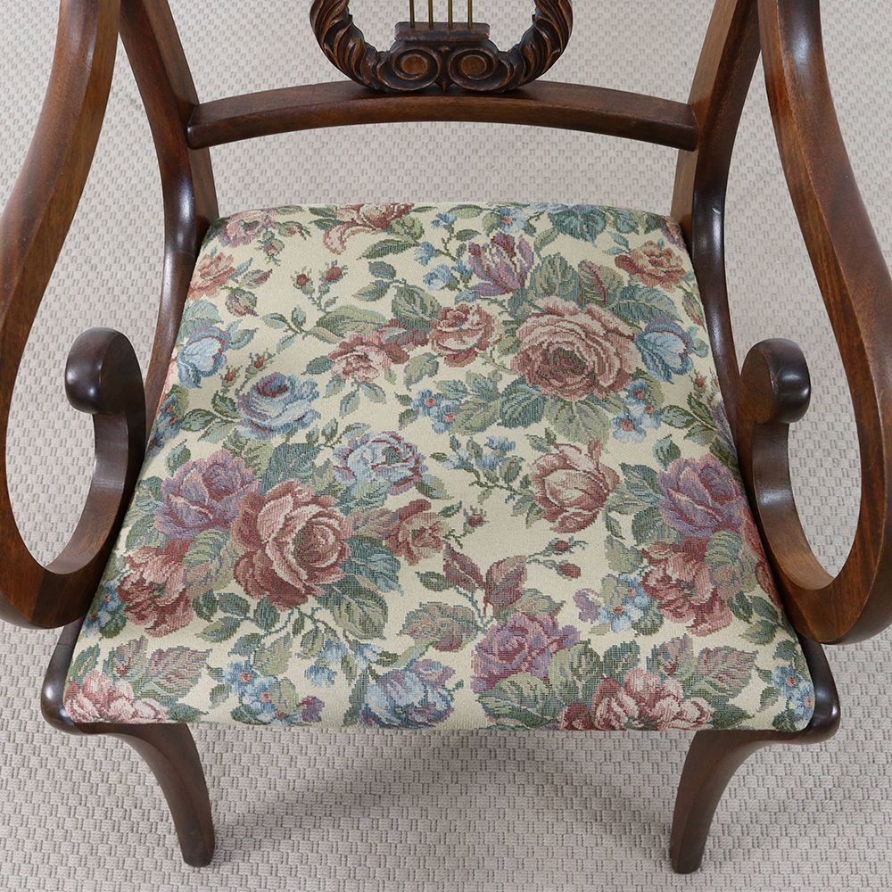 アームがクルン♪ リラ(Lyre)バックアームチェア VC109-207001