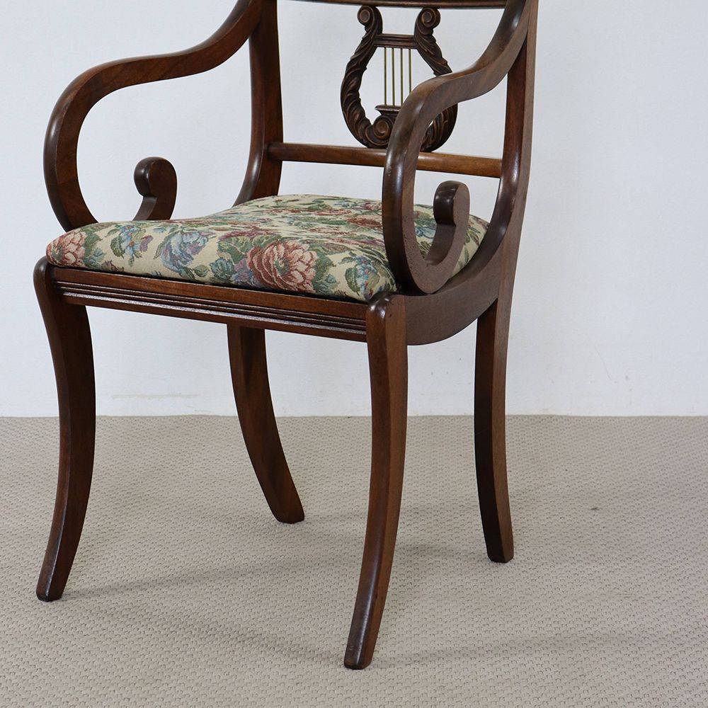 アームがクルン♪ リラ(Lyre)バックアームチェア VC109-207001