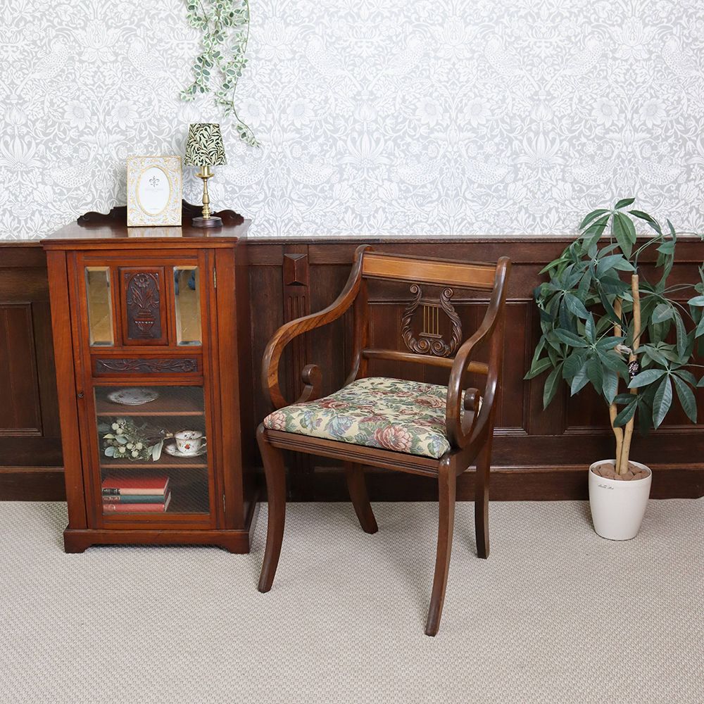 アームがクルン♪ リラ(Lyre)バックアームチェア VC109-207001