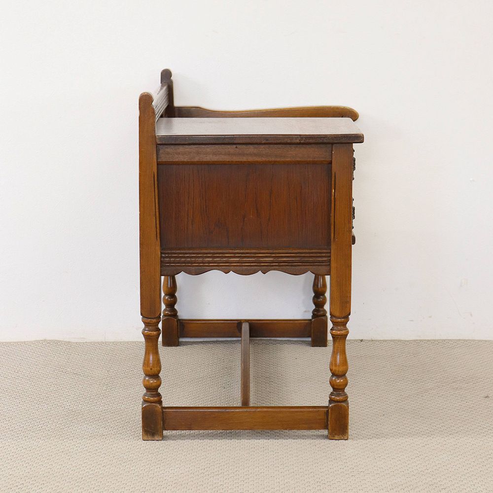 オシャレなベンチに♪ テレフォンシートOLD CHARM VC110-008