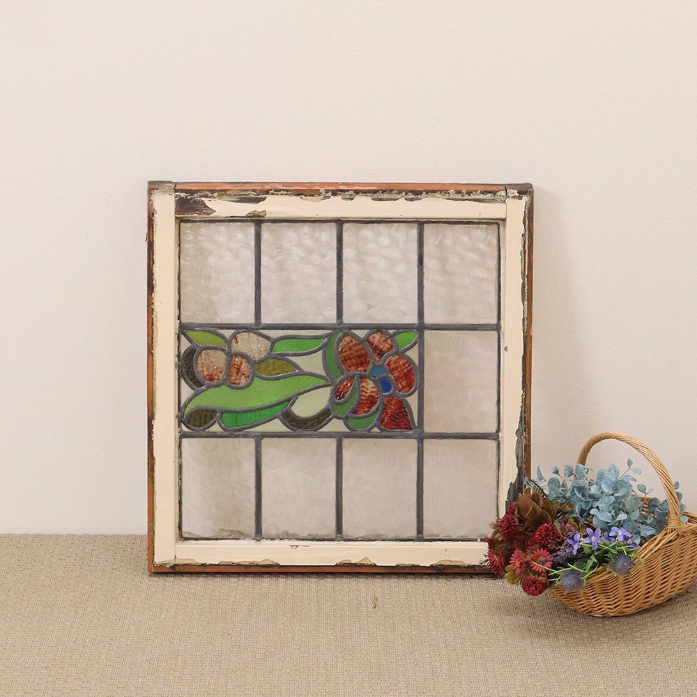 様々なグリーンの色合いがアクセント♪ アンティーク・ステンドグラス
