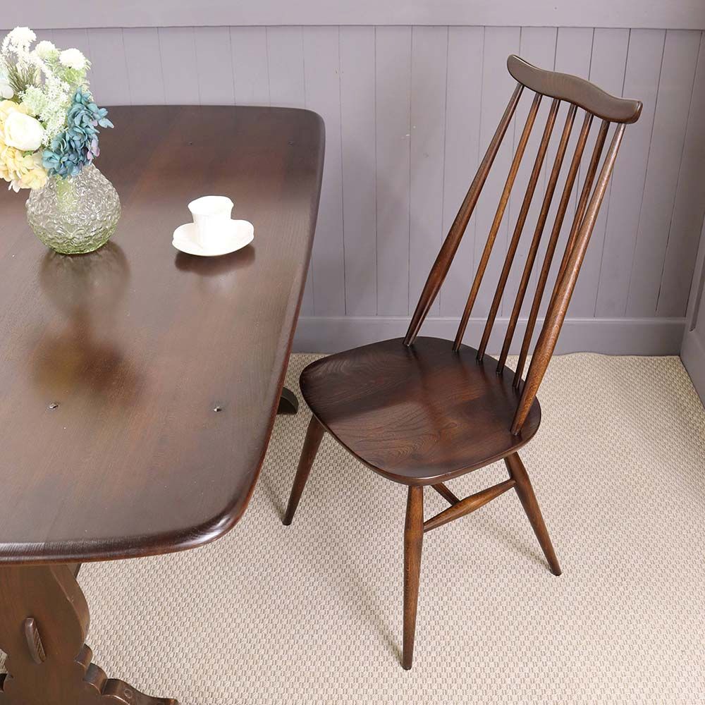 アーコールを代表するチェア♪ ゴールドスミスチェア VC110-158002