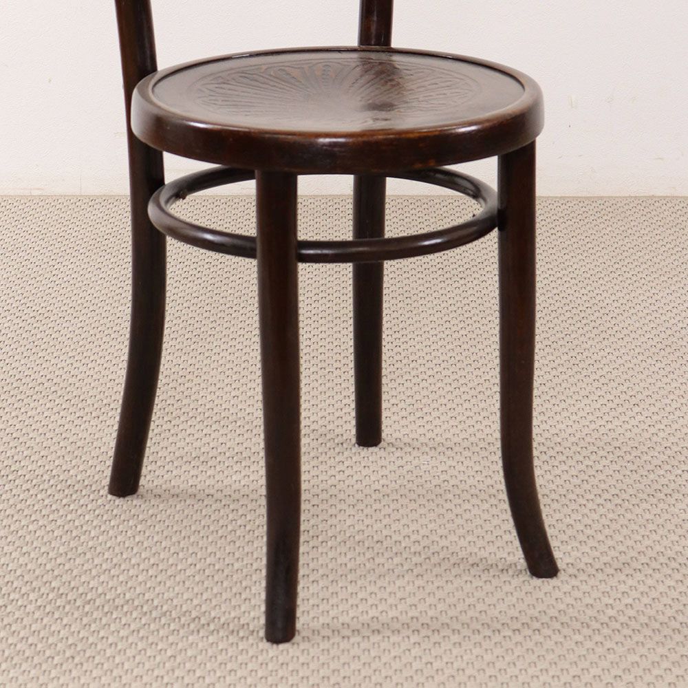 エンボスの模様がオシャレです♪ ベントウッドチェア VC110-163007