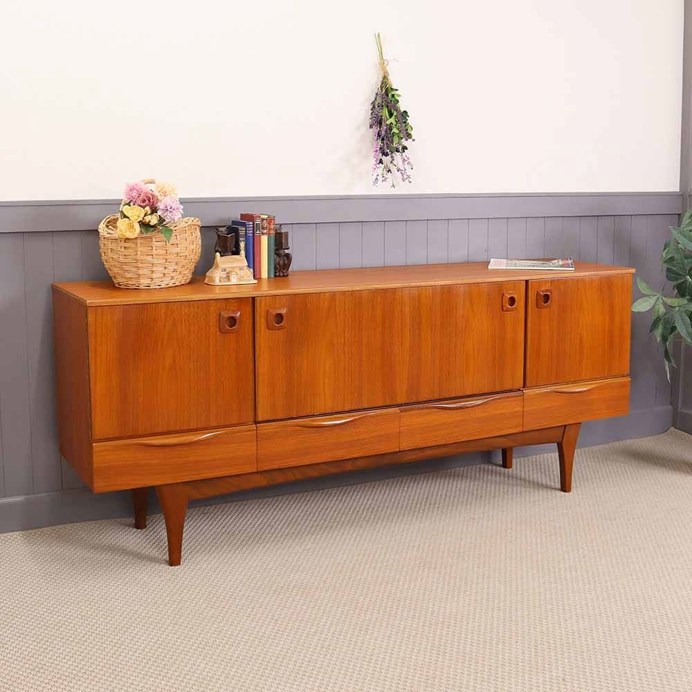 お部屋のオシャレな主役に♪ サイドボード VC111-074b