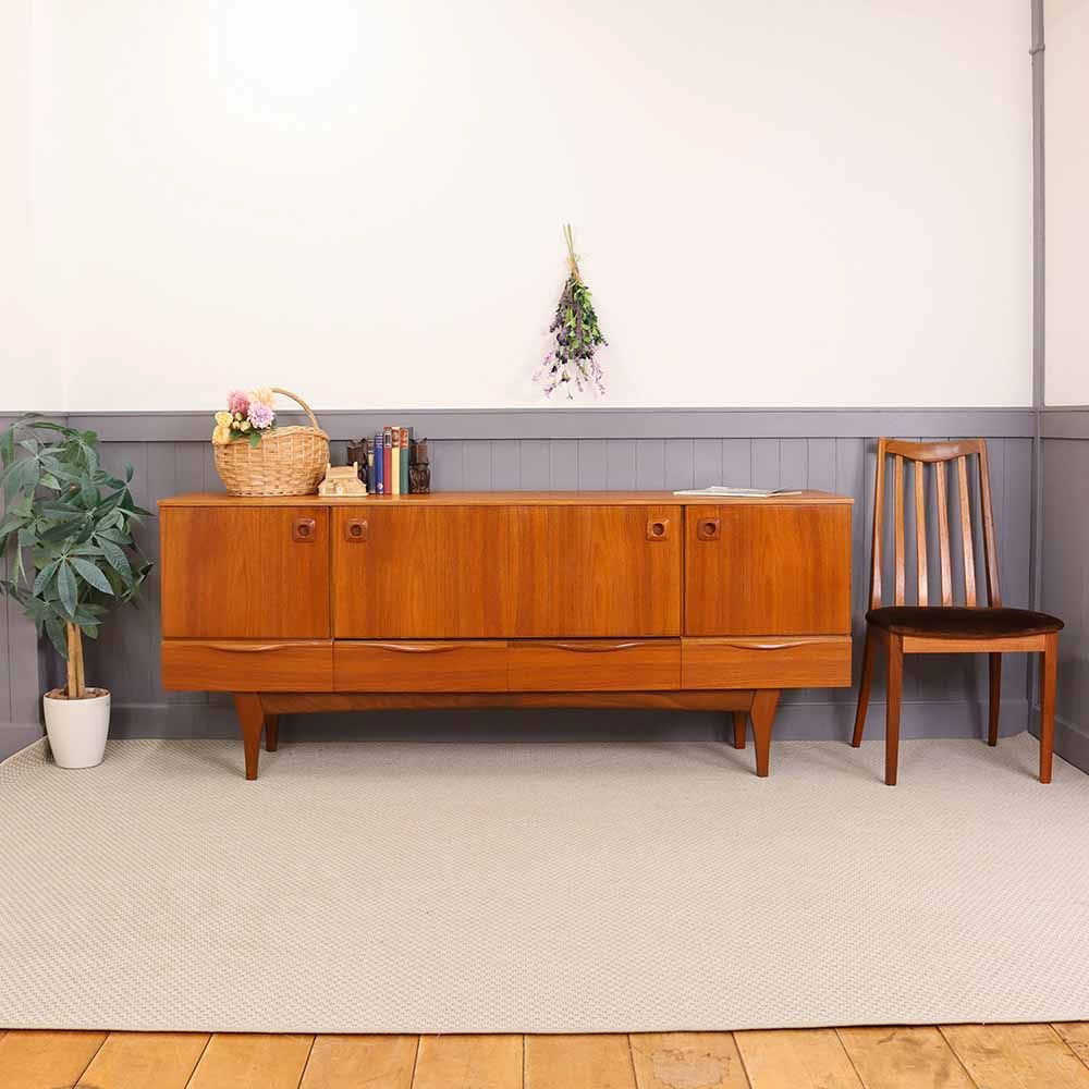 お部屋のオシャレな主役に♪ サイドボード VC111-074b