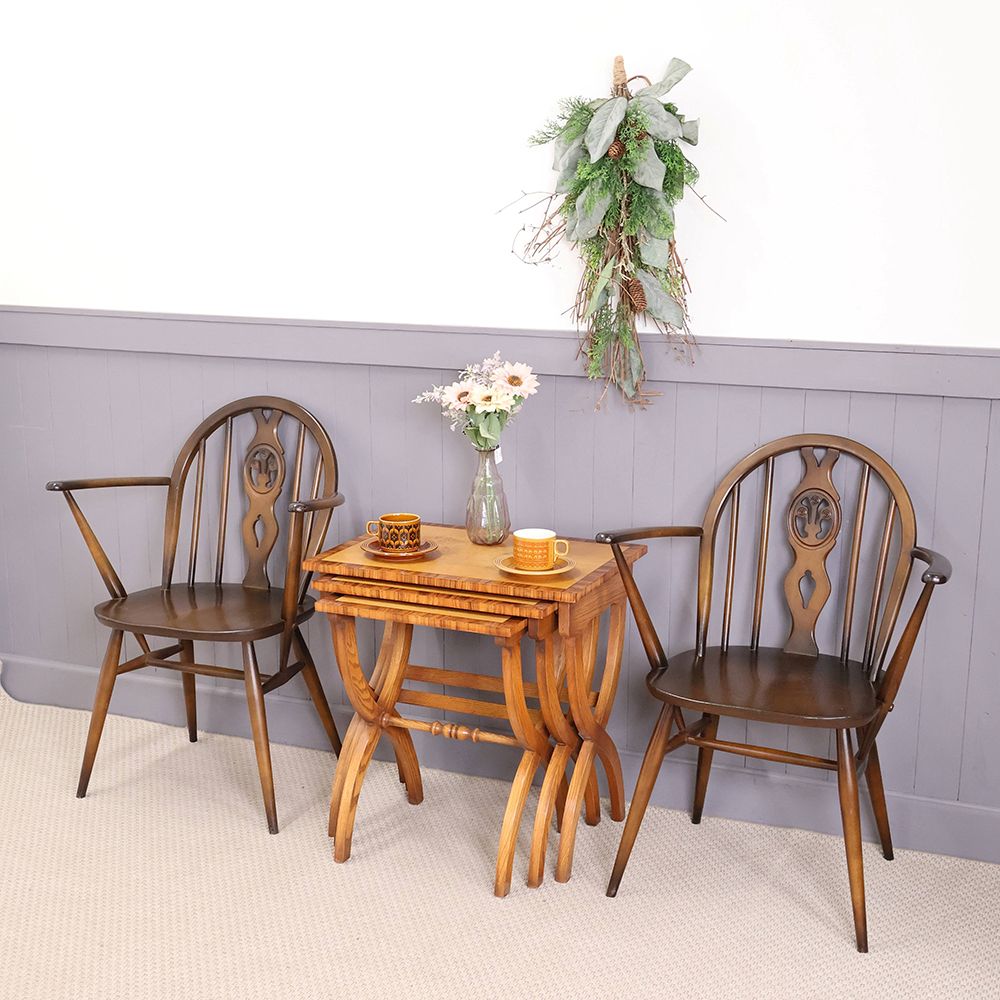 紋章がアクセント♪ フルールドリスアームチェア VC111-166002