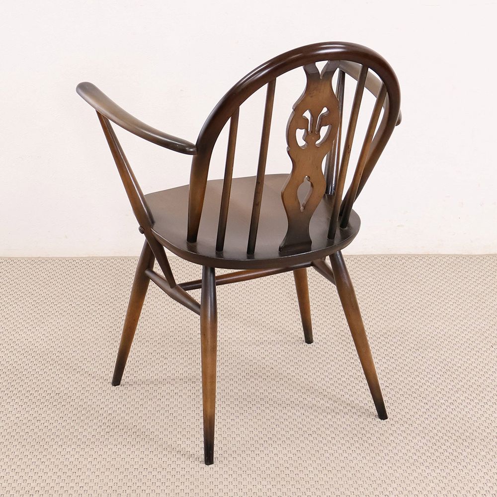 紋章がアクセント♪ フルールドリスアームチェア VC111-166002