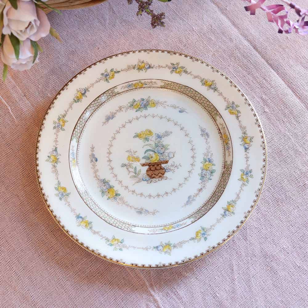 そっと飾りたい、優しい花の皿♪ ケーキプレート 【ROYAL DOULTON(ロイヤルドルトン)】 VC111-241023