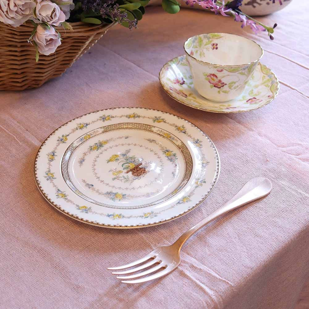 そっと飾りたい、優しい花の皿♪ ケーキプレート 【ROYAL DOULTON(ロイヤルドルトン)】 VC111-241023