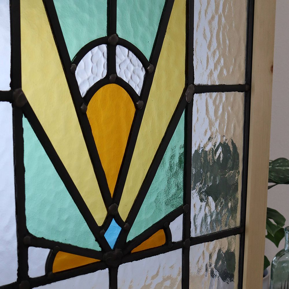 エメラルドグリーンのような色ガラスが素敵♪ アンティーク・ステンドグラス VC111-257001