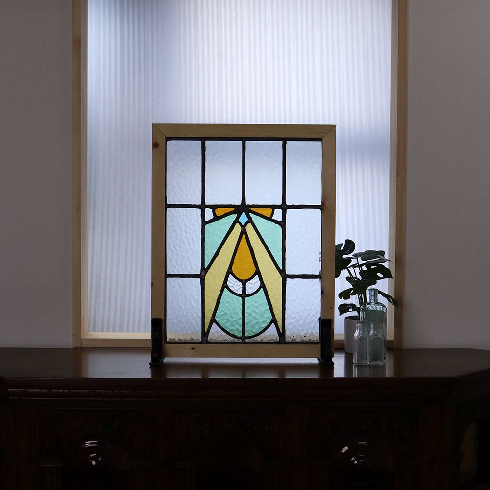 エメラルドグリーンのような色ガラスが素敵♪ アンティーク・ステンドグラス VC111-257001