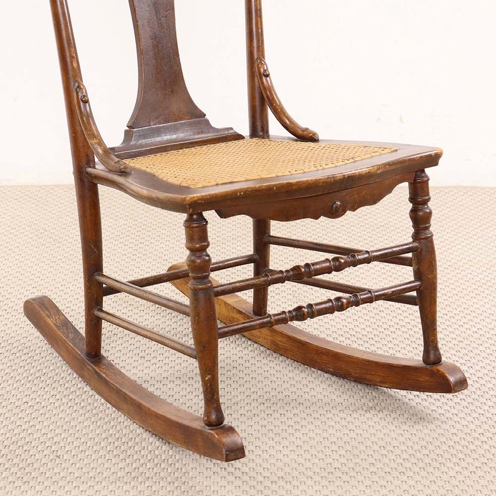 オシャレな竪琴のモチーフ♪ ロッキングチェア VC112-022