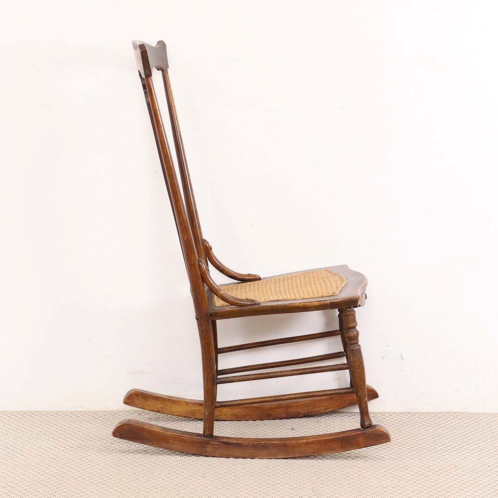 オシャレな竪琴のモチーフ♪ ロッキングチェア VC112-022