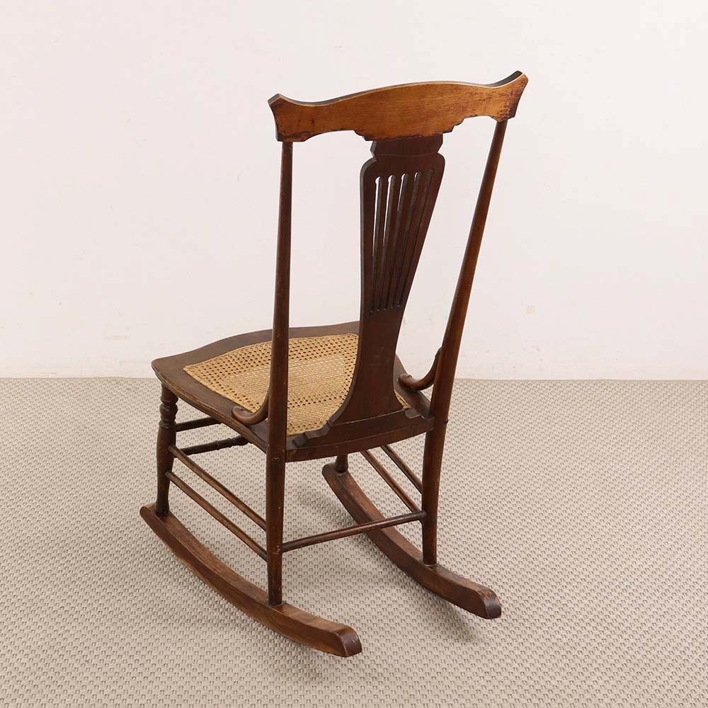 オシャレな竪琴のモチーフ♪ ロッキングチェア VC112-022