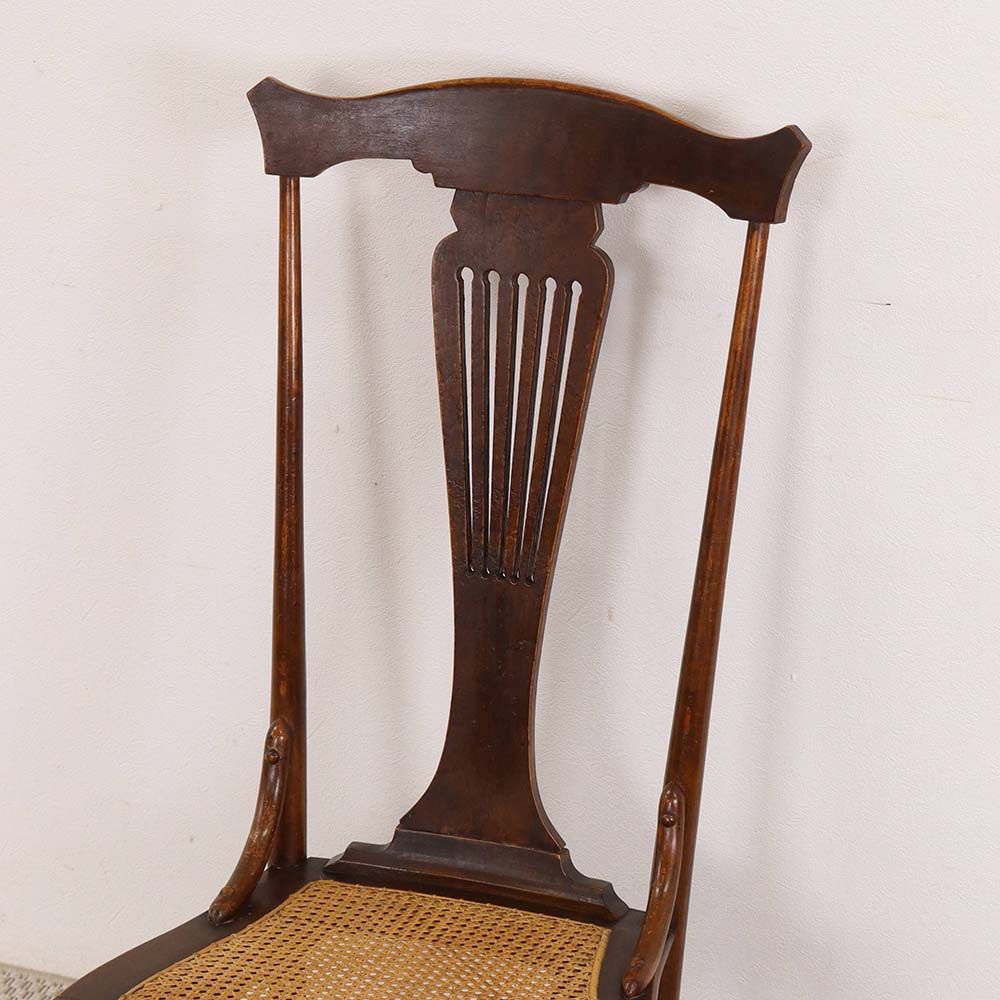 オシャレな竪琴のモチーフ♪ ロッキングチェア VC112-022