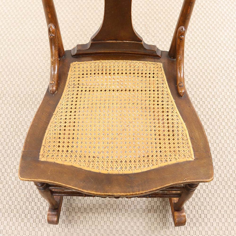 オシャレな竪琴のモチーフ♪ ロッキングチェア VC112-022