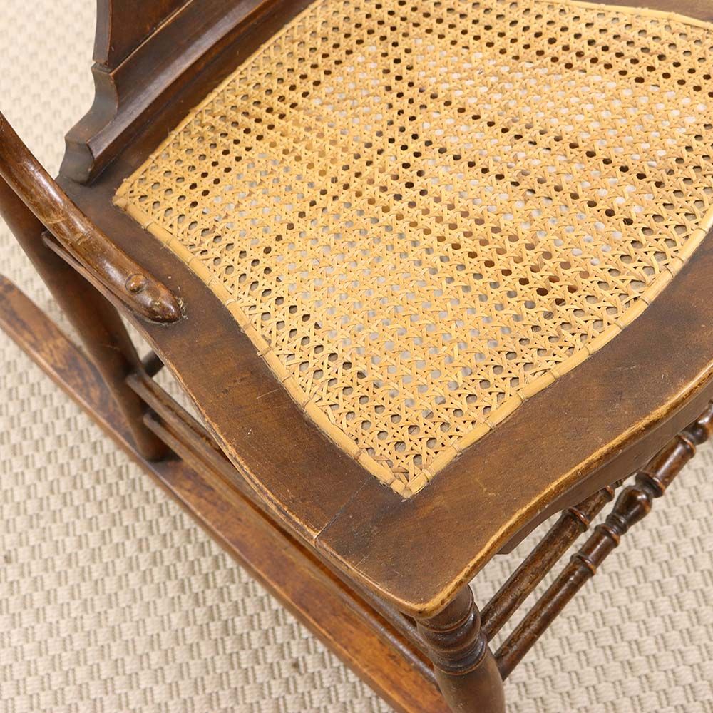 オシャレな竪琴のモチーフ♪ ロッキングチェア VC112-022