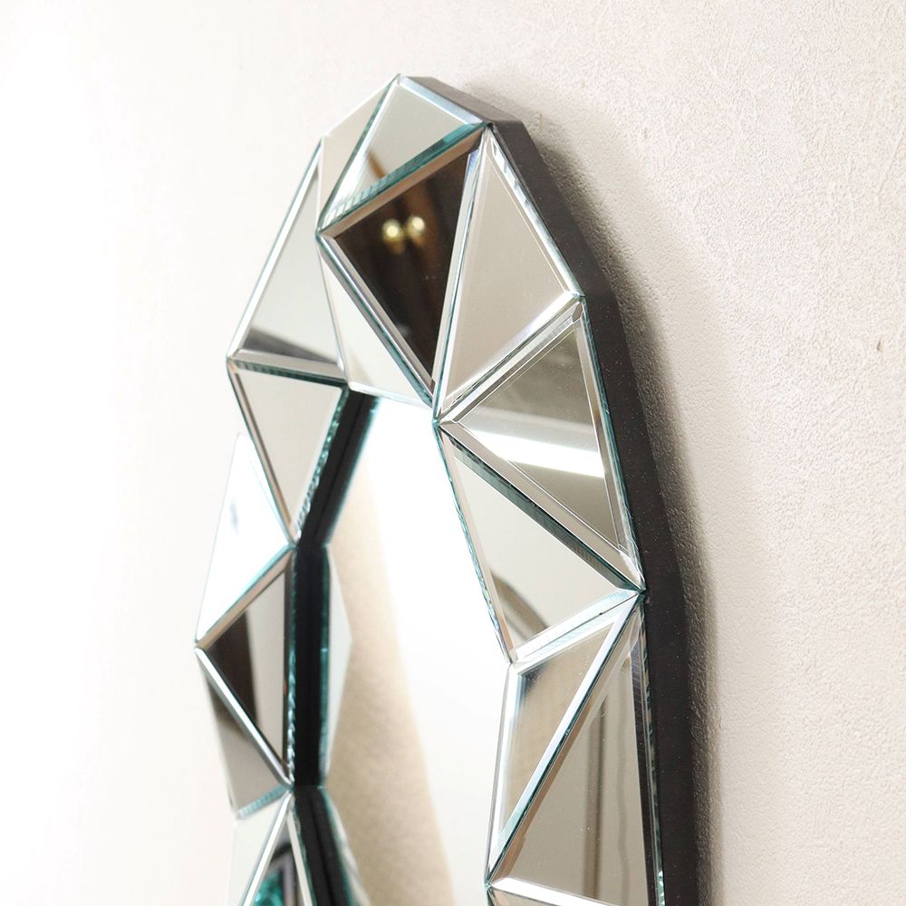 インパクトは抜群♪ オブジェのような壁掛けミラー VC112-031