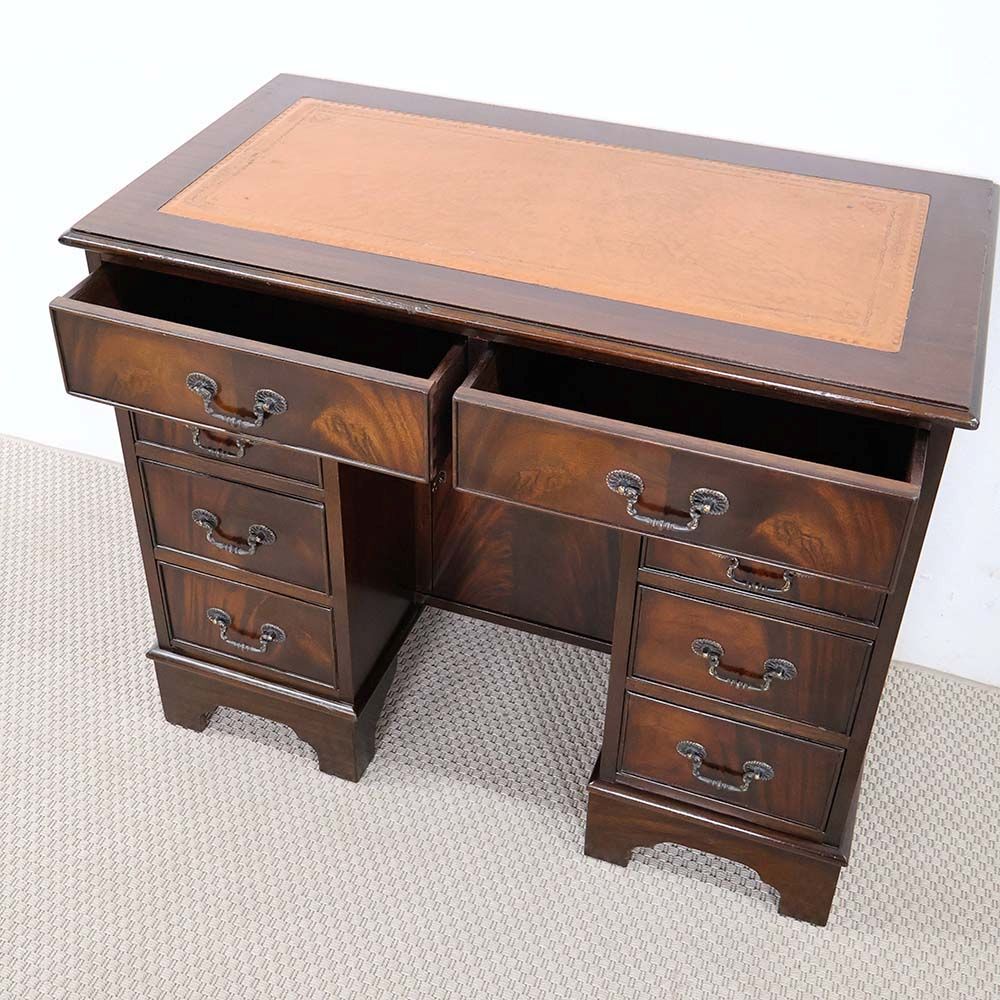 カットワークで足下までシックに演出♪ デスク VC113-097