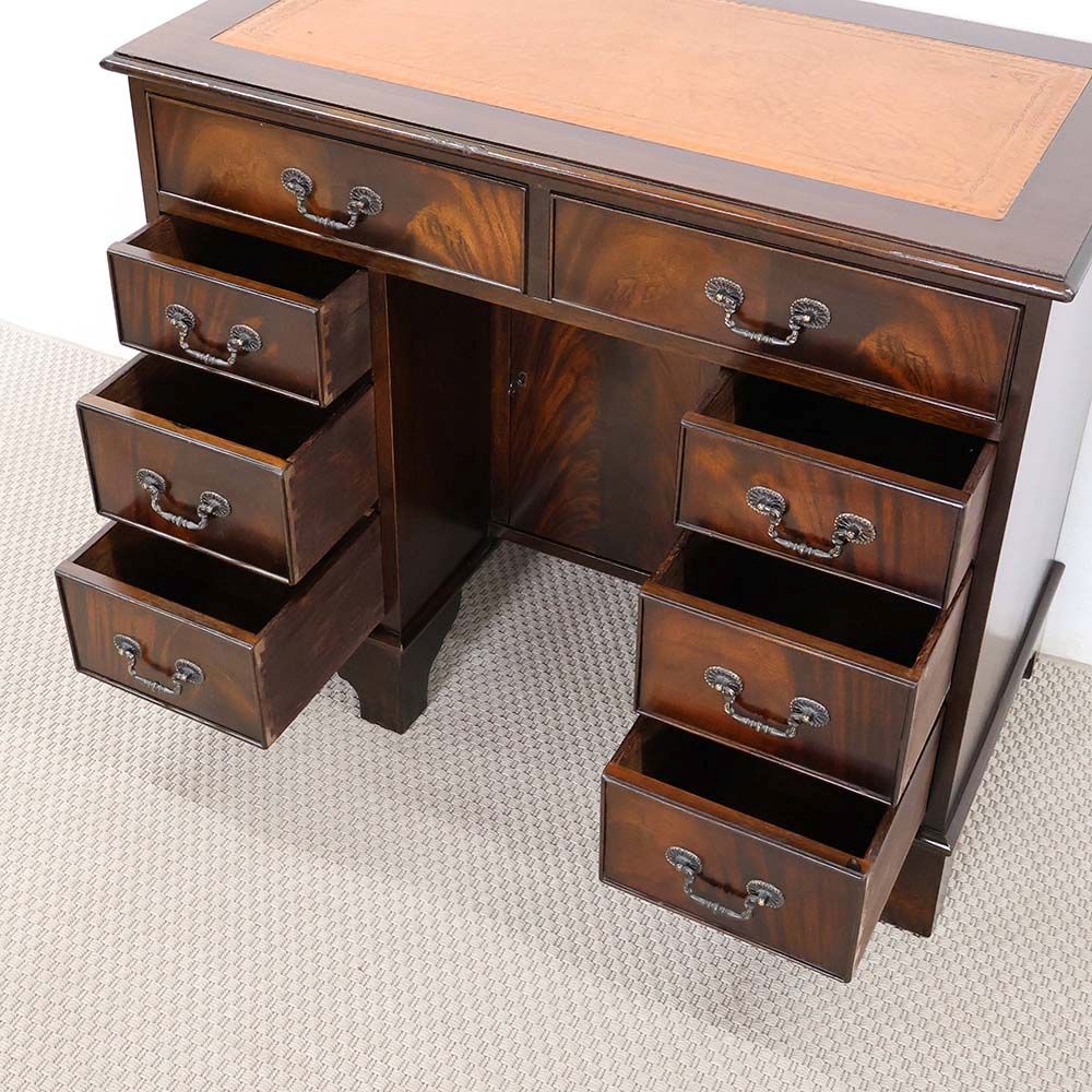 カットワークで足下までシックに演出♪ デスク VC113-097