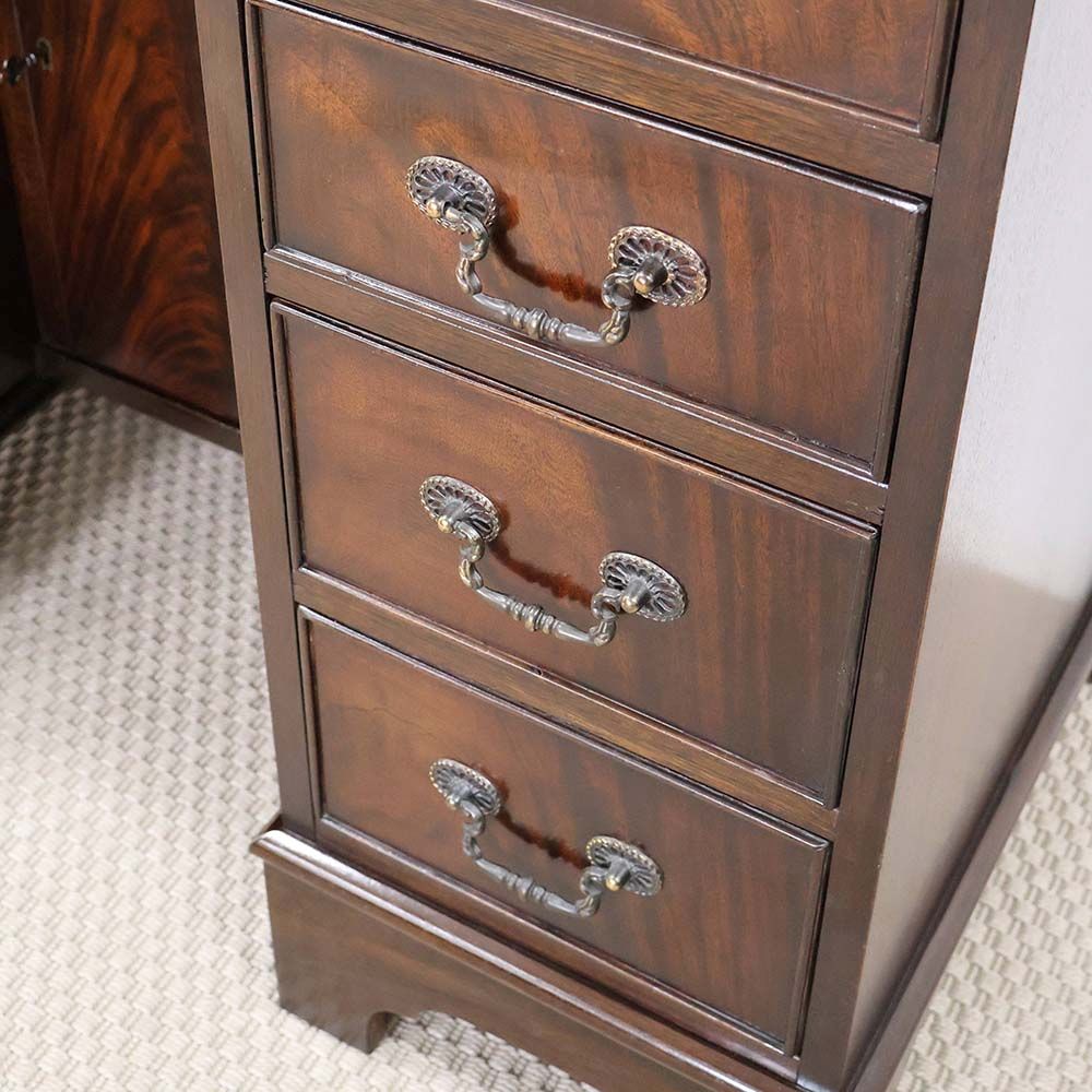 カットワークで足下までシックに演出♪ デスク VC113-097