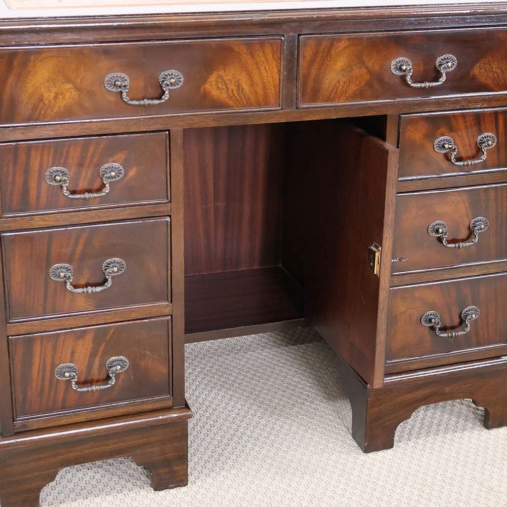 カットワークで足下までシックに演出♪ デスク VC113-097