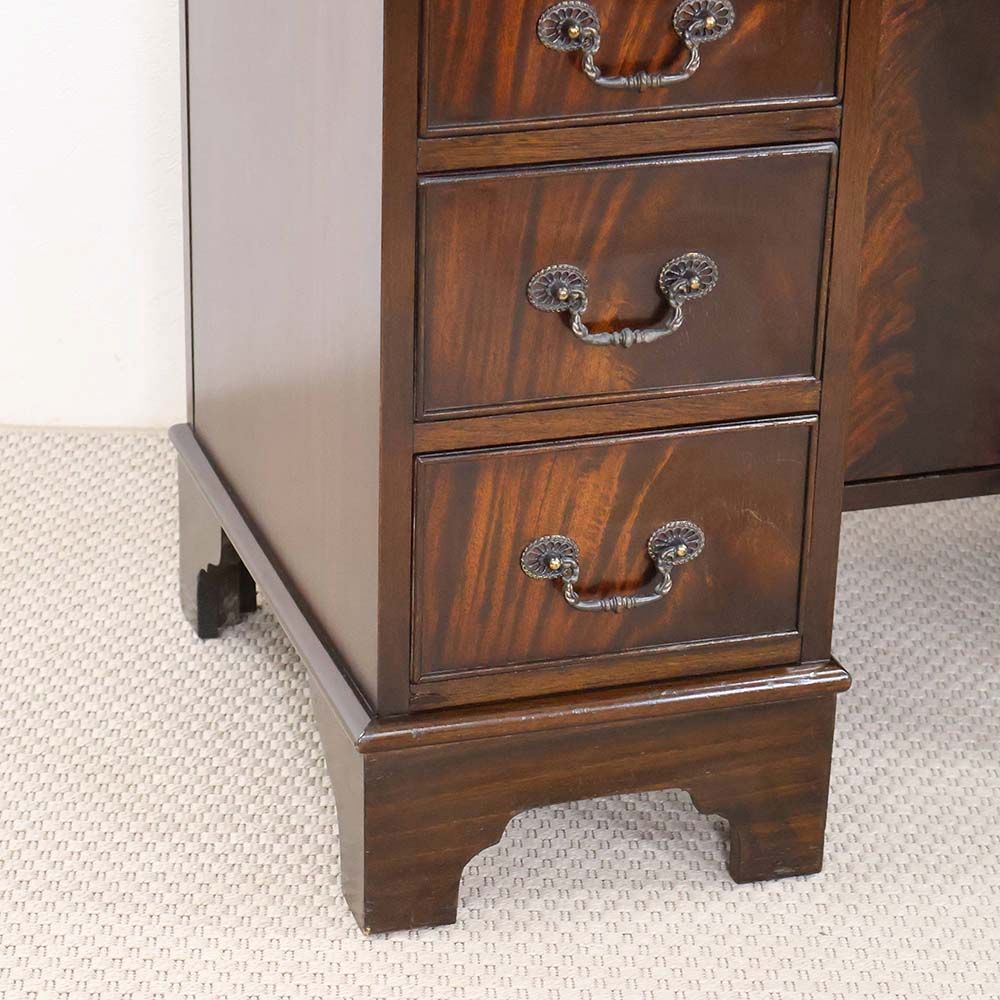 カットワークで足下までシックに演出♪ デスク VC113-097